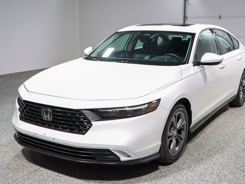 Used 2023 Honda Accord EX image 30