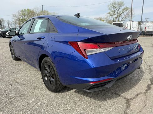 Used 2022 Hyundai Elantra SEL FWD image 7