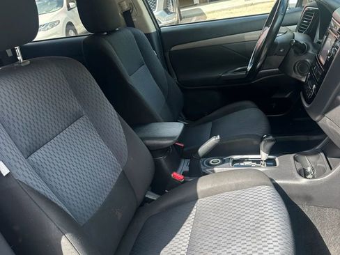 Used 2014 Mitsubishi Outlander SE AWD/4WD image 11