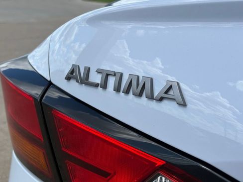 Used 2024 Nissan Altima 2.5 SR FWD image 10