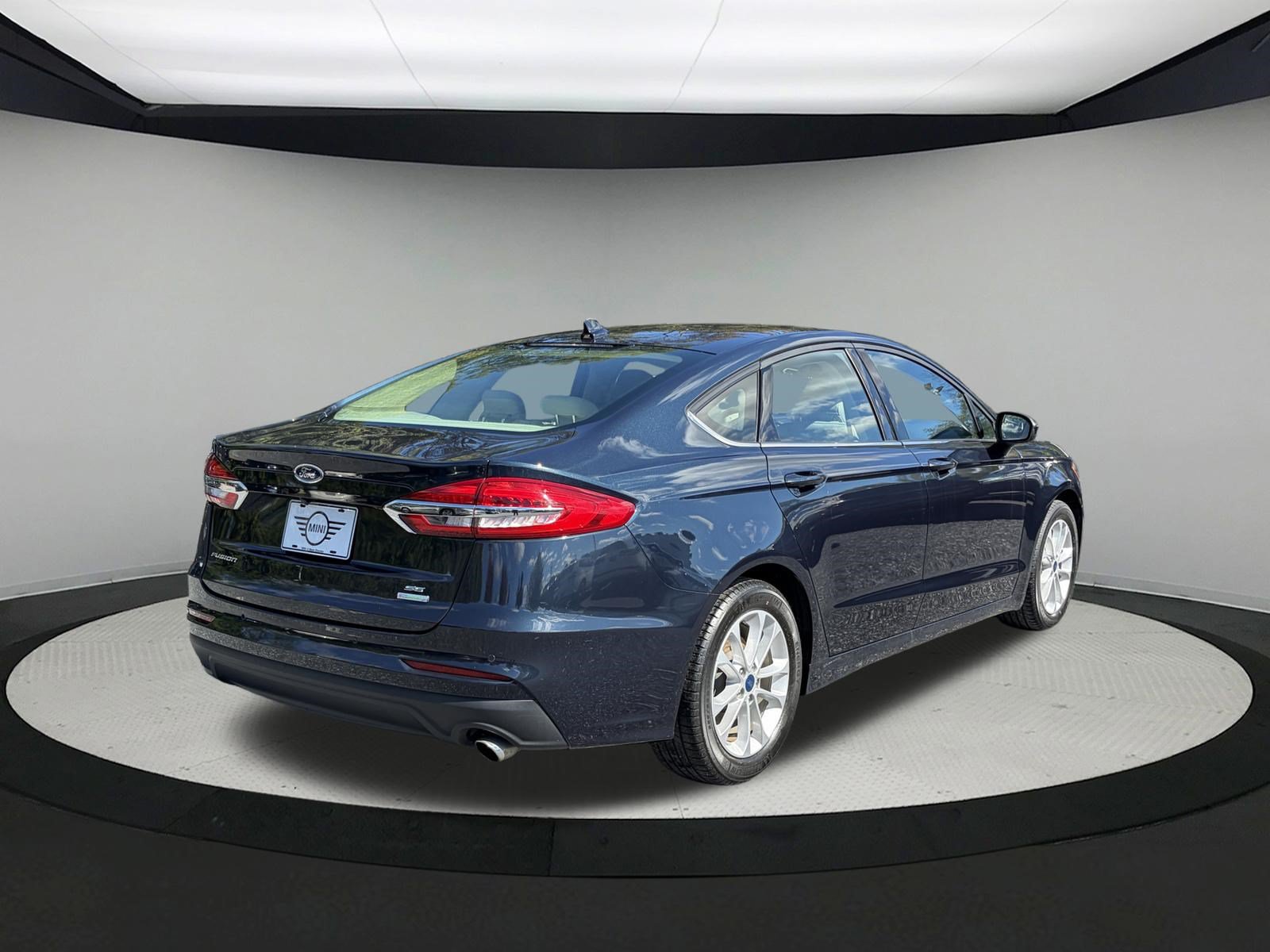 Used 2020 Ford Fusion SE FWD image 5