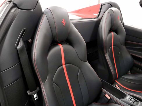 Certified 2022 Ferrari F8 Tributo RWD image 18