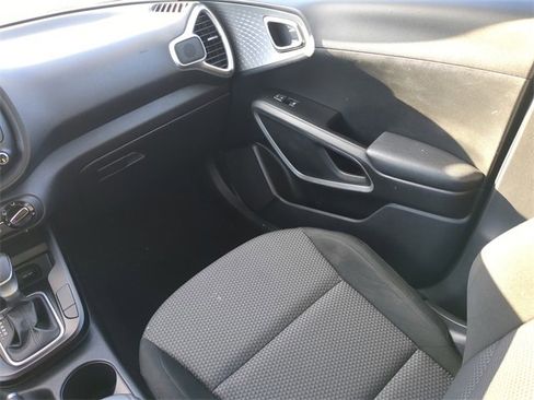 Used 2024 Kia Soul LX w/ Option Group 015 image 17