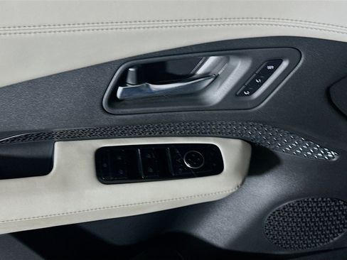 Used 2023 Nissan Ariya FWD image 15