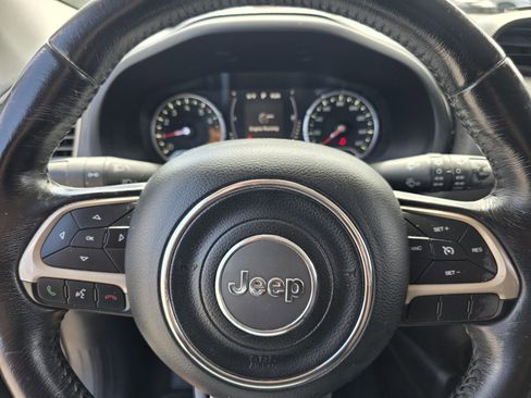Used 2016 Jeep Renegade Latitude FWD image 21