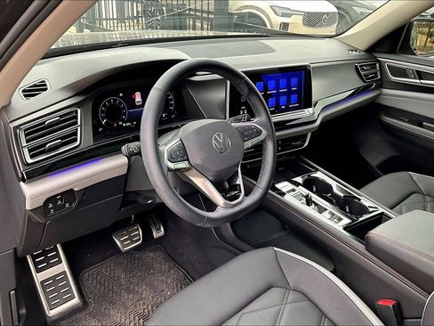 Used 2024 Volkswagen Atlas Peak Edition SE image 16