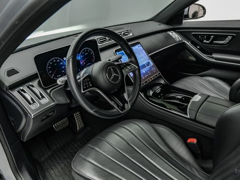 Used 2022 Mercedes-Benz S 580 4MATIC Sedan w/ AMG Line Package image 2