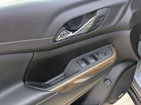 Used 2022 GMC Acadia SLE w/ Driver Convenience Package image 11