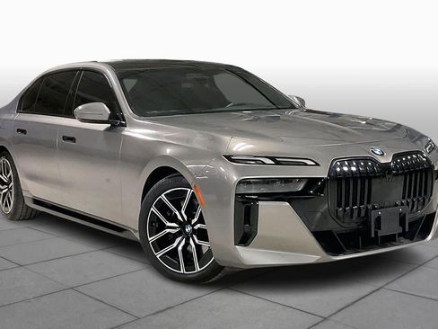 Used 2023 BMW 760i xDrive image 3