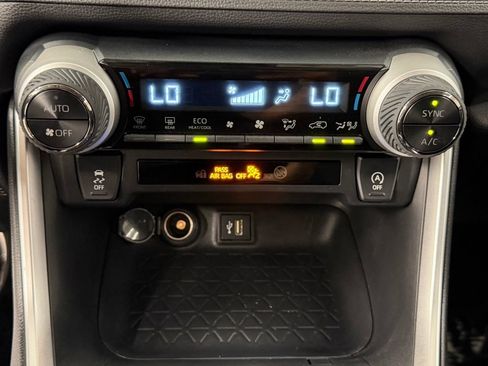 Used 2025 Toyota RAV4 XLE FWD image 35