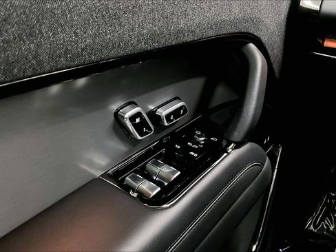 Used 2023 Land Rover Range Rover Sport SE image 36