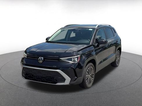 Used 2026 Volkswagen Taos SE FWD image 4