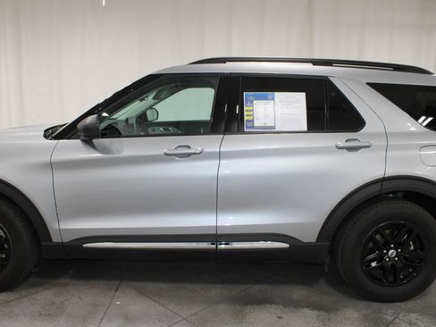 Used 2025 Ford Explorer Active image 6