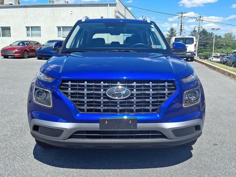 Used 2025 Hyundai Venue SEL FWD image 2