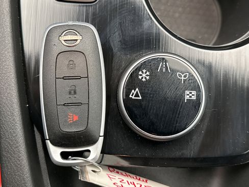 Used 2024 Nissan Rogue S AWD/4WD image 23