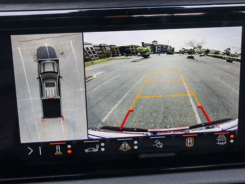 Used 2025 GMC Sierra 1500 AT4 w/ AT4 Premium Package image 22