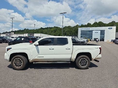 Used 2026 Toyota Tacoma TRD Sport AWD/4WD image 5