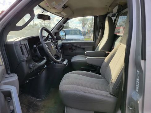 Used 2020 Chevrolet Express 3500 LS RWD image 2