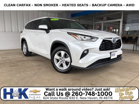 Used 2024 Toyota Highlander LE image 1