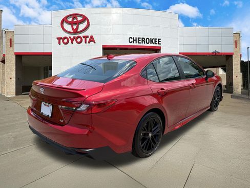 Used 2026 Toyota Camry SE FWD image 5