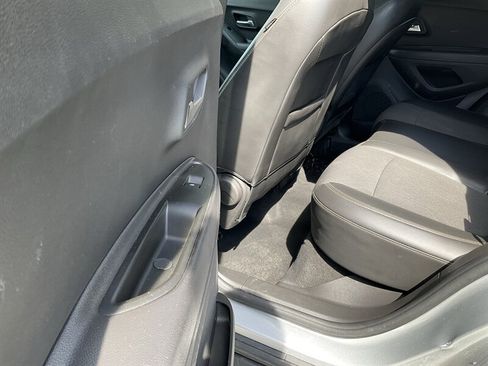 Used 2019 Chevrolet Trax LT w/ LT Convenience Package FWD image 15