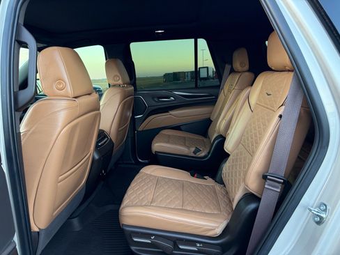 Used 2023 Cadillac Escalade Premium Luxury w/ Performance Package image 12