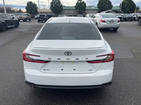 Used 2025 Toyota Camry SE image 6