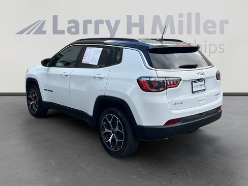 Used 2025 Jeep Compass Limited AWD/4WD image 3