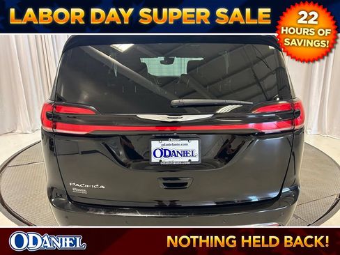Used 2025 Chrysler Pacifica Select FWD image 27
