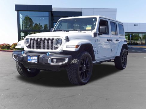 Used 2024 Jeep Wrangler Unlimited Sahara AWD/4WD image 7