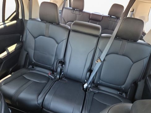 Certified 2025 Honda Pilot Touring image 12