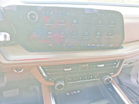 Used 2025 Chevrolet Tahoe High Country image 21