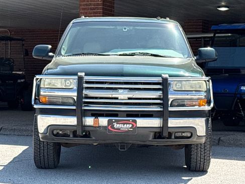 Used 2003 Chevrolet Suburban 2500 LT w/ LT Preferred Equipment Group image 2