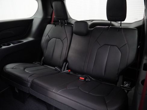 New 2027 Chrysler Pacifica Select AWD/4WD image 20