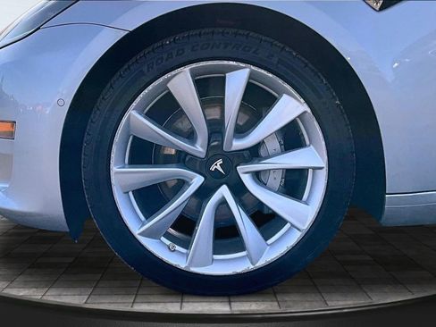 Used 2018 Tesla Model 3 Long Range image 9