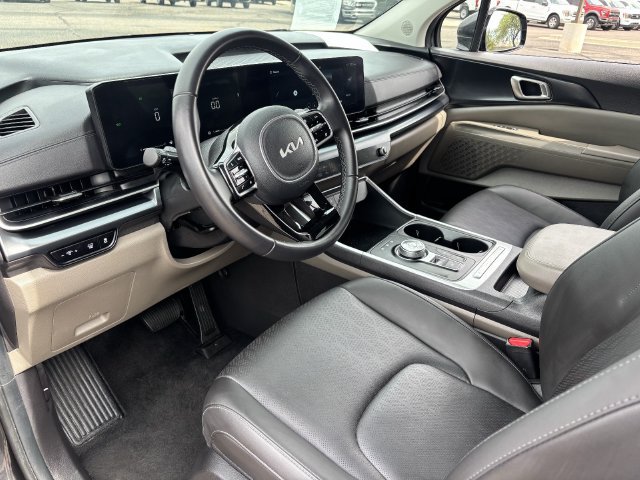 Used 2026 Kia Carnival LXS FWD image 19