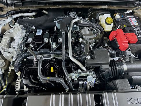 Used 2025 Nissan Kicks SR image 31