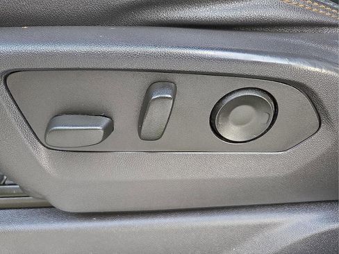 Used 2024 GMC Sierra 2500 AT4 image 15