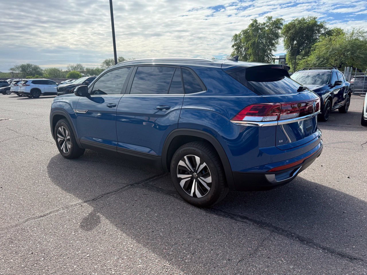 Used 2025 Volkswagen Atlas Cross Sport SE FWD image 7