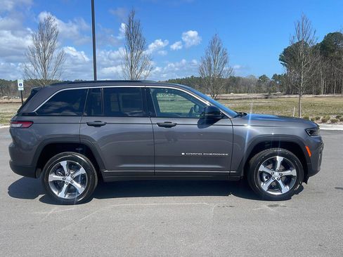 New 2026 Jeep Grand Cherokee Limited RWD image 8