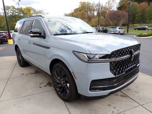 New 2025 Lincoln Navigator Reserve w/ Jet Appearance Package image 8