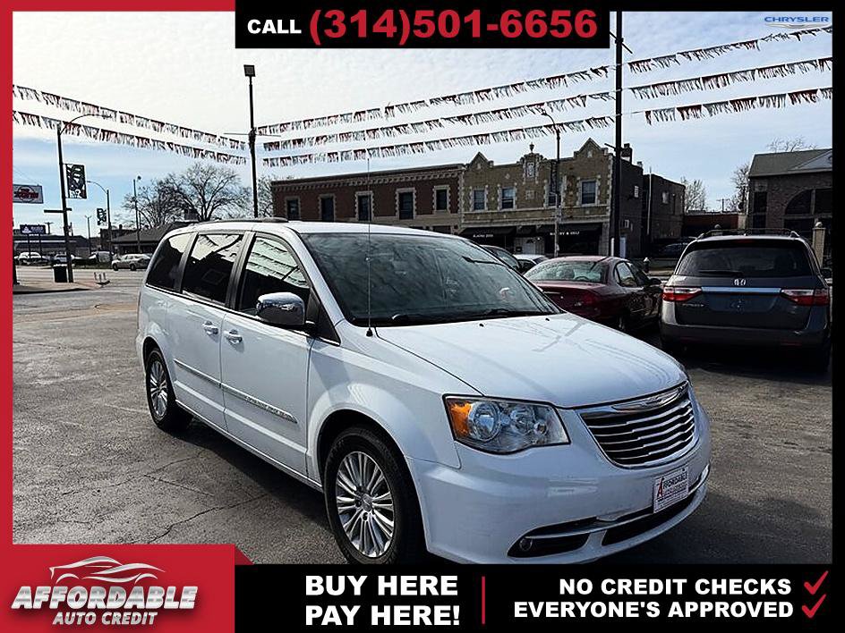 Used 2015 Chrysler Town & Country Touring-L FWD image 8