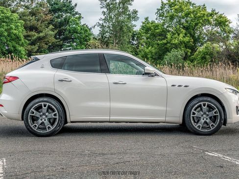 Used 2017 Maserati Levante S AWD/4WD image 9