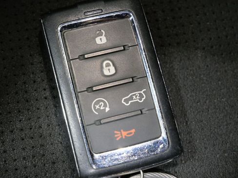 Used 2023 Jeep Grand Cherokee L Laredo image 30