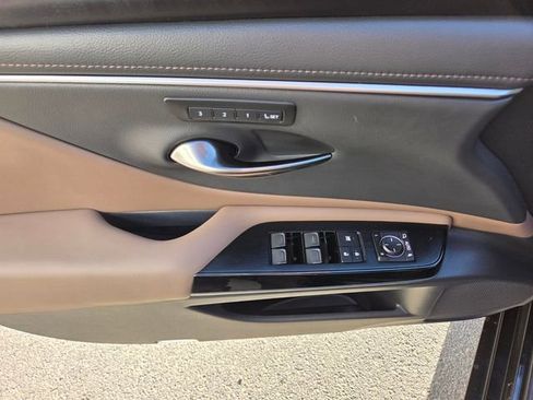 Used 2025 Lexus ES 300h w/ Premium Package FWD image 17