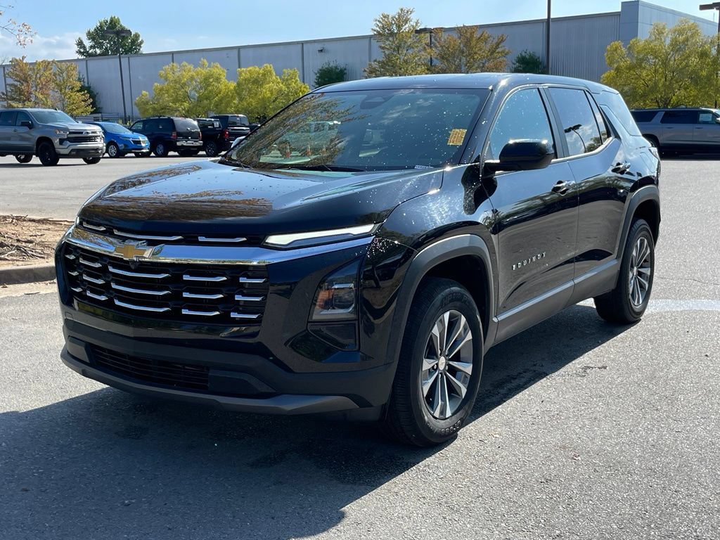 Used 2025 Chevrolet Equinox LT FWD image 3