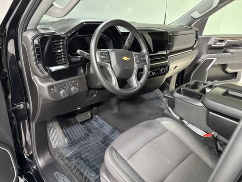 Used 2025 Chevrolet Silverado 2500 LT w/ Convenience Package AWD/4WD image 12