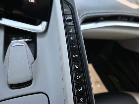 Used 2022 Chevrolet Corvette Stingray Premium Conv w/ Z51 Performance Package image 19