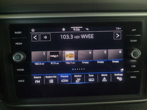 Used 2021 Volkswagen Atlas Cross Sport SE w/ Panoramic Sunroof Package FWD image 25