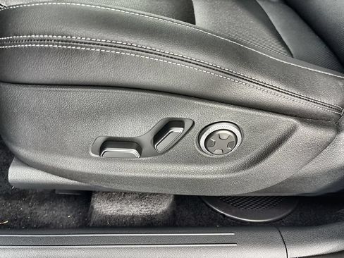 New 2026 Genesis GV70 2.5T AWD/4WD image 14